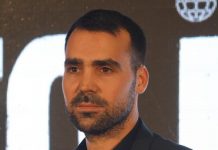 BAĆINA ŽENA IZGLEDA KAO MILION DOLARA, SVI JE POREDE SA OVOM SLAVNOM LEPOTICOM: Nema čoveka koji mu NE ZAVIDI BAĆINA ŽENA IZGLEDA KAO MILION DOLARA, SVI JE POREDE SA OVOM SLAVNOM LEPOTICOM: Nema čoveka koji mu NE ZAVIDI - featured image