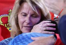 Novak Đoković skrhan bolom! Jeca kao malo dijete u majčinom naručju: Prerano nas je napustio, kako dalje bez njega Novak Đoković skrhan bolom! Jeca kao malo dijete u majčinom naručju: Prerano nas je napustio, kako dalje bez njega - featured image