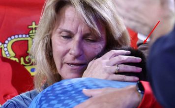 Novak Đoković skrhan bolom! Jeca kao malo dijete u majčinom naručju: Prerano nas je napustio, kako dalje bez njega Novak Đoković skrhan bolom! Jeca kao malo dijete u majčinom naručju: Prerano nas je napustio, kako dalje bez njega - featured image