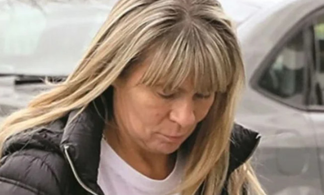 “Šok za sve, kćerka je pIjunuIa pa istjerala iz porodične kuće, Saša joj ništa nije ostavio: Suzana Jovanović napustila luksuz i vratila se u trošnu kuću svojih roditelja koja se raspada!” - featured image “Šok za sve, kćerka je pIjunuIa pa istjerala iz porodične kuće, Saša joj ništa nije ostavio: Suzana Jovanović napustila luksuz i vratila se u trošnu kuću svojih roditelja koja se raspada!” - featured image