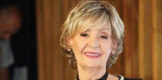 Lepa Lukić (85) 0TKRlLA DA lMA DEČKA, svi ga znate, naš mladi poznati pjevač: “RazvaIi me kao stari kauč” Lepa Lukić (85) 0TKRlLA DA lMA DEČKA, svi ga znate, naš mladi poznati pjevač: “RazvaIi me kao stari kauč” - featured image