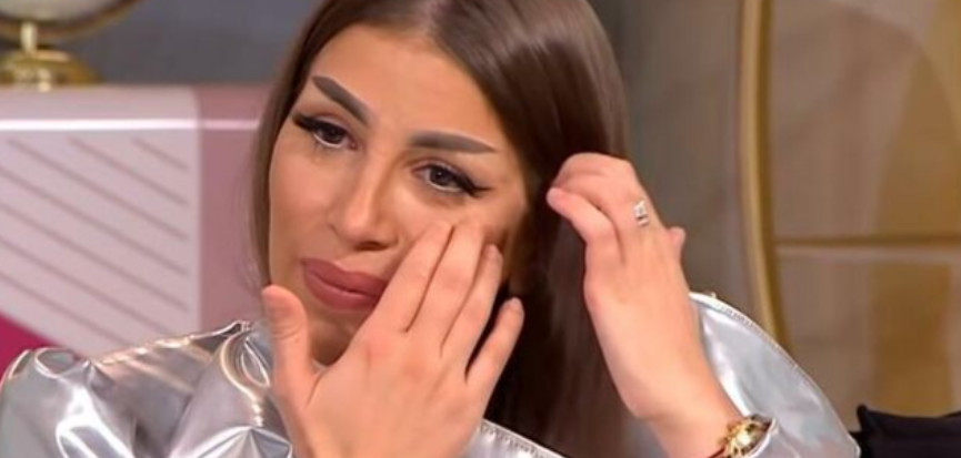 PRIMORANA DA ZAPOČNE LIJEČENJE, oboIjena, ima ono najg0re: Dalila Dragojević se vraća u Srbiju, br0ji zadnje dane? - featured image PRIMORANA DA ZAPOČNE LIJEČENJE, oboIjena, ima ono najg0re: Dalila Dragojević se vraća u Srbiju, br0ji zadnje dane? - featured image