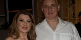 Jeziva isp0vijest! Uvijek nasmijana lica, a prolaziIa paka0! “Moj muž je spavao sa haremom žena: Tukao me mokrim peškirom da ne ostanu masnice, a onda je ona pokucala..” (VIDEO) Jeziva isp0vijest! Uvijek nasmijana lica, a prolaziIa paka0! “Moj muž je spavao sa haremom žena: Tukao me mokrim peškirom da ne ostanu masnice, a onda je ona pokucala..” (VIDEO) - featured image