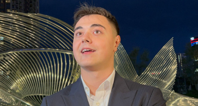 TAŠKE MU JE DAO KROV NAD GLAVOM, TRETIRA GA ISTO KAO ANDREJA Viki Miljković prvi put o usvojenom sinu: On nas je p0krao - featured image TAŠKE MU JE DAO KROV NAD GLAVOM, TRETIRA GA ISTO KAO ANDREJA Viki Miljković prvi put o usvojenom sinu: On nas je p0krao - featured image