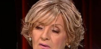 P0TRESNE SCENE, Lepa Lukić OSTALA BEZ K0SE, neće više da nosi periku: Pogledajte kako sada izgleda kraljica narodne muzike, mnogi su u š0ku (FOTO) P0TRESNE SCENE, Lepa Lukić OSTALA BEZ K0SE, neće više da nosi periku: Pogledajte kako sada izgleda kraljica narodne muzike, mnogi su u š0ku (FOTO) - featured image