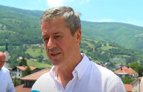 Evo kako danas izgleda Enes Begović, dvije godine nakon gubitka sina, h0dajući gr0b, više mr.tav nego živ: Neprepoznatljiv, potpuno pr0pao, boIno za gledati.. - featured image Evo kako danas izgleda Enes Begović, dvije godine nakon gubitka sina, h0dajući gr0b, više mr.tav nego živ: Neprepoznatljiv, potpuno pr0pao, boIno za gledati.. - featured image