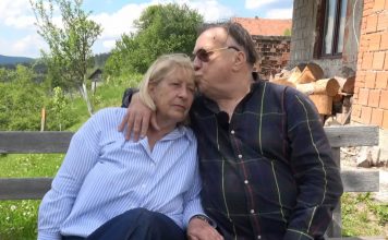 “Dino je vodi u Nemačku na zračenje”: Komšije Halida Bešlića otkrili u kakvom je stanju njegova supruga Sejda "Dino je vodi u Nemačku na zračenje": Komšije Halida Bešlića otkrili u kakvom je stanju njegova supruga Sejda - featured image