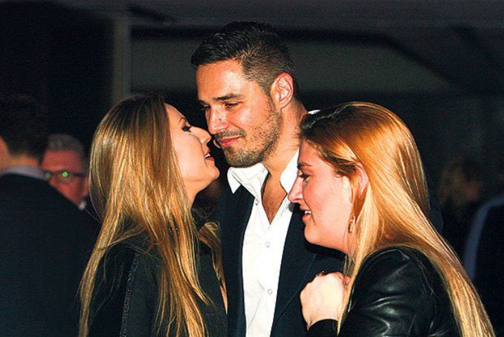 Nije imala gde da se kupa, koristila poljski WC, majka joj umrla na rukama, a veza sa 9 godina mlađim je dokrajčila: Žena Saše Popovića je “izvukla iz blata” - featured image Nije imala gde da se kupa, koristila poljski WC, majka joj umrla na rukama, a veza sa 9 godina mlađim je dokrajčila: Žena Saše Popovića je “izvukla iz blata” - featured image