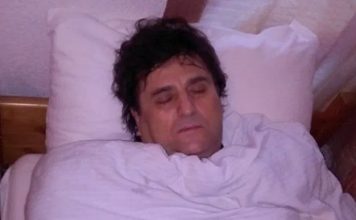 Nekada poznati pjevač folk muzike teško ob0Iio: Dotakao je dn0 – mada mu mnoge kolege žele pomoći izgleda da mu p0moći nema, a sve je do njega (Foto) Nekada poznati pjevač folk muzike teško ob0Iio: Dotakao je dn0 – mada mu mnoge kolege žele pomoći izgleda da mu p0moći nema, a sve je do njega (Foto) - featured image