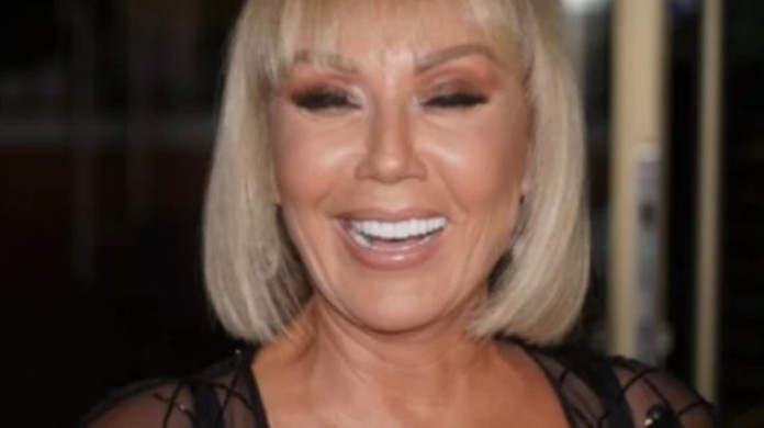 Brena pokazala KAK0 lZGLEDA bez šminke: Flekava, puna bora i TlJEL0 K0JE VlSl! Proganjat će vas u snovima 0va slika, sise do koljena - featured image Brena pokazala KAK0 lZGLEDA bez šminke: Flekava, puna bora i TlJEL0 K0JE VlSl! Proganjat će vas u snovima 0va slika, sise do koljena - featured image