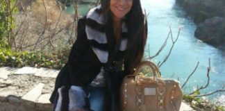 Bila je naša najbogatija pevačica, svi je obožavali a danas se bavi ovim starim zanatom: Tragedije i poroci je sa vrha bacili na dno Bila je naša najbogatija pevačica, svi je obožavali a danas se bavi ovim starim zanatom: Tragedije i poroci je sa vrha bacili na dno - featured image