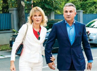 Majka Novaka Đokovića zbog ljubavi promijenila i vjeru i ime, OVO NIKO NIJE ZNAO, PRODALA VJERU ZA VEČERU: Dijana se zapravo ovako zove Majka Novaka Đokovića zbog ljubavi promijenila i vjeru i ime, OVO NIKO NIJE ZNAO, PRODALA VJERU ZA VEČERU: Dijana se zapravo ovako zove - featured image