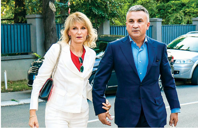 Majka Novaka Đokovića zbog ljubavi promijenila i vjeru i ime, OVO NIKO NIJE ZNAO, PRODALA VJERU ZA VEČERU: Dijana se zapravo ovako zove Majka Novaka Đokovića zbog ljubavi promijenila i vjeru i ime, OVO NIKO NIJE ZNAO, PRODALA VJERU ZA VEČERU: Dijana se zapravo ovako zove - featured image