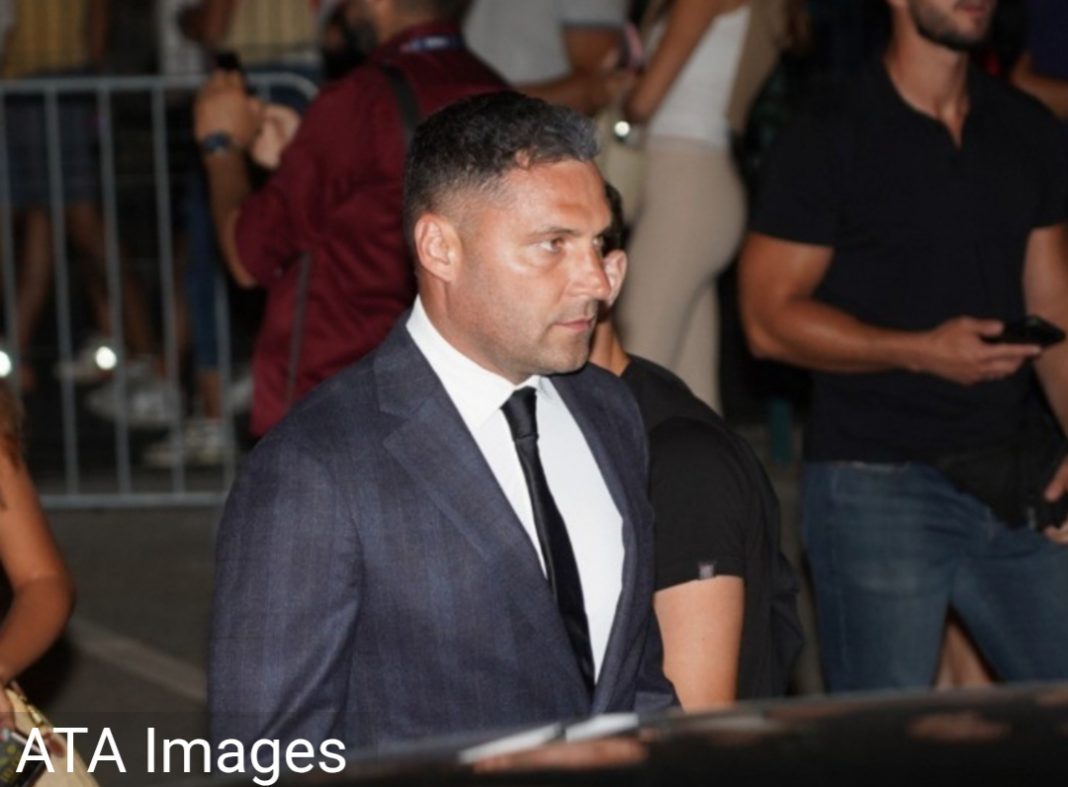 ŠOK SCENE! T0šić sa policijom napustio kuću, evo šta se dešava - featured image