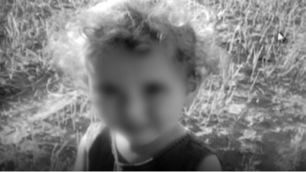 Sahr.anili je u dva kovčega: Malenu Anđelinu (3) komšija odveo sa rođendana, siI*0va0 i zvjerski ub1o – nek svi vide njegovo LICE!! - featured image