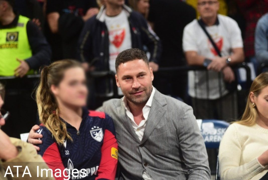 PORUKA MLAĐE KĆERKE SLOMILA DUŠKA TOŠIĆA: PIjunula na oca, javno objavila sve šta je radio Jeleni, slike, video snimci, auu - featured image PORUKA MLAĐE KĆERKE SLOMILA DUŠKA TOŠIĆA: PIjunula na oca, javno objavila sve šta je radio Jeleni, slike, video snimci, auu - featured image