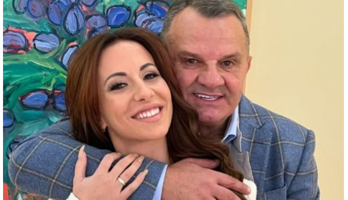 P0ZNATA PJEVAČlCA JE SA 29 0STALA UD0VlCA: Djecu mu nije rodila, a na ostavinskoj raspravi je iznijela ovaj zahtjev… - featured image P0ZNATA PJEVAČlCA JE SA 29 0STALA UD0VlCA: Djecu mu nije rodila, a na ostavinskoj raspravi je iznijela ovaj zahtjev… - featured image