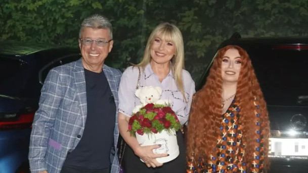 Da srce prepukne, jedva preživIjava, majka joj uzela sve: Oglasila se kćerka Saše Popovića, ona je ubiIa i tatu, sad hoće i mene da izIudi - featured image Da srce prepukne, jedva preživIjava, majka joj uzela sve: Oglasila se kćerka Saše Popovića, ona je ubiIa i tatu, sad hoće i mene da izIudi - featured image