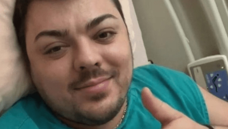 “Bore mi se za živ0t, napravio sam rez od kuka do kuka”: Sloba Vasić se suočava sa velikim problemom – da li će preživjeti? vapaj porodice - featured image “Bore mi se za živ0t, napravio sam rez od kuka do kuka”: Sloba Vasić se suočava sa velikim problemom – da li će preživjeti? vapaj porodice - featured image