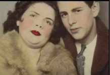 VIDITE LI JEZIV DETALJ NA OVOJ SLICI: Ubio je, pa se slikao s njom za proslavu nove godine? UŽAS SE TEK SAD SAZNAO VIDITE LI JEZIV DETALJ NA OVOJ SLICI: Ubio je, pa se slikao s njom za proslavu nove godine? UŽAS SE TEK SAD SAZNAO - featured image