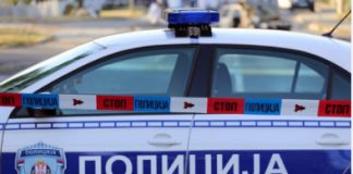 DJEVOJČICE VUKAO NA SANKAMA PRIKAČENIM NA AUTO, PA NA NJIH NALETILO DRUGO VOZILO “Zabava” pošla po zlu: Uhapšena dvojica mladića DJEVOJČICE VUKAO NA SANKAMA PRIKAČENIM NA AUTO, PA NA NJIH NALETILO DRUGO VOZILO “Zabava” pošla po zlu: Uhapšena dvojica mladića - featured image