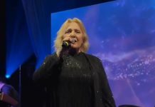 (VIDEO) ZBOG OVOGA JE PODIGNUTA KRIVIČNA PRIJAVA Isplivao snimak sa nastupa Snežane Đurišić u Zagrebu, ovako je 2.000 ljudi pjevalo “Vidovdan” (VIDEO) ZBOG OVOGA JE PODIGNUTA KRIVIČNA PRIJAVA Isplivao snimak sa nastupa Snežane Đurišić u Zagrebu, ovako je 2.000 ljudi pjevalo “Vidovdan” - featured image