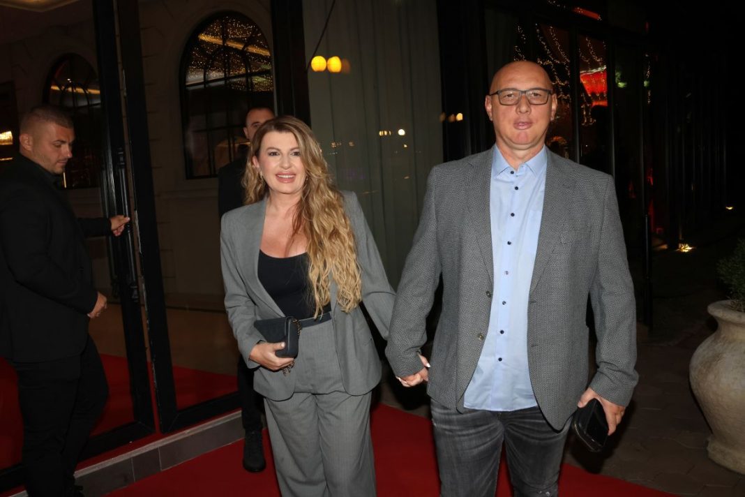 Viki otkrila kako su ona i Taške počeli da brinu o Nerminu, on je naše dijete: Roditelji su nam ga vratili, morali smo potplatiti nekoliko ljudi u BOSNI - featured image Viki otkrila kako su ona i Taške počeli da brinu o Nerminu, on je naše dijete: Roditelji su nam ga vratili, morali smo potplatiti nekoliko ljudi u BOSNI - featured image