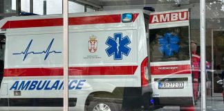 BEBA SE OTROVALA U VRTIĆU Drama: Baka greškom sipala benzin u flašicu za vodu?! Hitno prebačena u bolnicu BEBA SE OTROVALA U VRTIĆU Drama: Baka greškom sipala benzin u flašicu za vodu?! Hitno prebačena u bolnicu - featured image