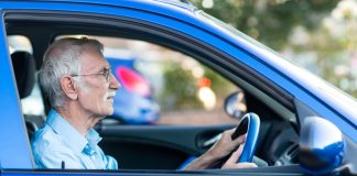 Doneta zvanična odluka o vozačkim dozvolama za starije osobe u EU! Počelo masovno oduzimanje: Uvedena stroga pravila, ukoliko imate OVOLIKO godina, završili ste svoje Doneta zvanična odluka o vozačkim dozvolama za starije osobe u EU! Počelo masovno oduzimanje: Uvedena stroga pravila, ukoliko imate OVOLIKO godina, završili ste svoje - featured image
