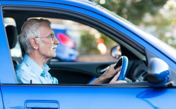 Doneta zvanična odluka o vozačkim dozvolama za starije osobe u EU! Počelo masovno oduzimanje: Uvedena stroga pravila, ukoliko imate OVOLIKO godina, završili ste svoje Doneta zvanična odluka o vozačkim dozvolama za starije osobe u EU! Počelo masovno oduzimanje: Uvedena stroga pravila, ukoliko imate OVOLIKO godina, završili ste svoje - featured image