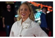 Ovako izgleda tijelo žene od 65 godina kad se fotografije ne fotošopiraju: Brena se skinula u kupaći i pokazala sve nesavršenosti FOTO Ovako izgleda tijelo žene od 65 godina kad se fotografije ne fotošopiraju: Brena se skinula u kupaći i pokazala sve nesavršenosti FOTO - featured image