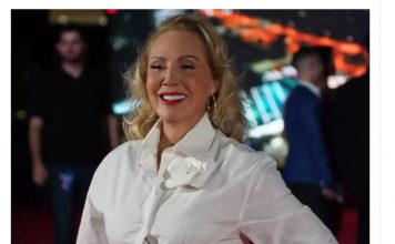 Ovako izgleda tijelo žene od 65 godina kad se fotografije ne fotošopiraju: Brena se skinula u kupaći i pokazala sve nesavršenosti FOTO Ovako izgleda tijelo žene od 65 godina kad se fotografije ne fotošopiraju: Brena se skinula u kupaći i pokazala sve nesavršenosti FOTO - featured image