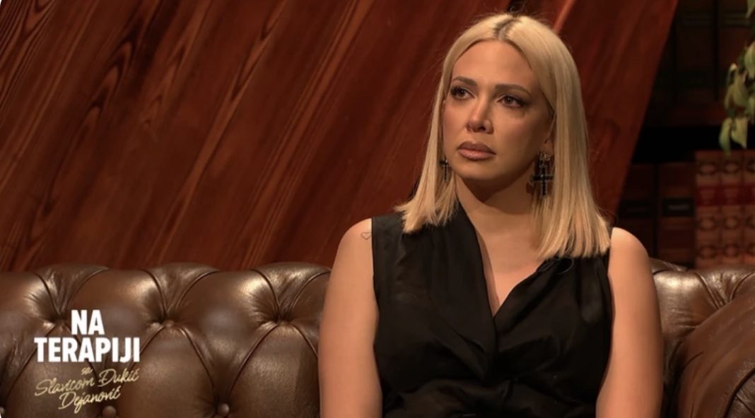 Konačno se oglasila Milica Todorović: “Ona je njegova žena imaju djecu, nek’ pun0 ne sere i ja sam mu žena i imamo dijete, jednake smo” au samo da čujete ostata izjave ove Ijubavnice - featured image