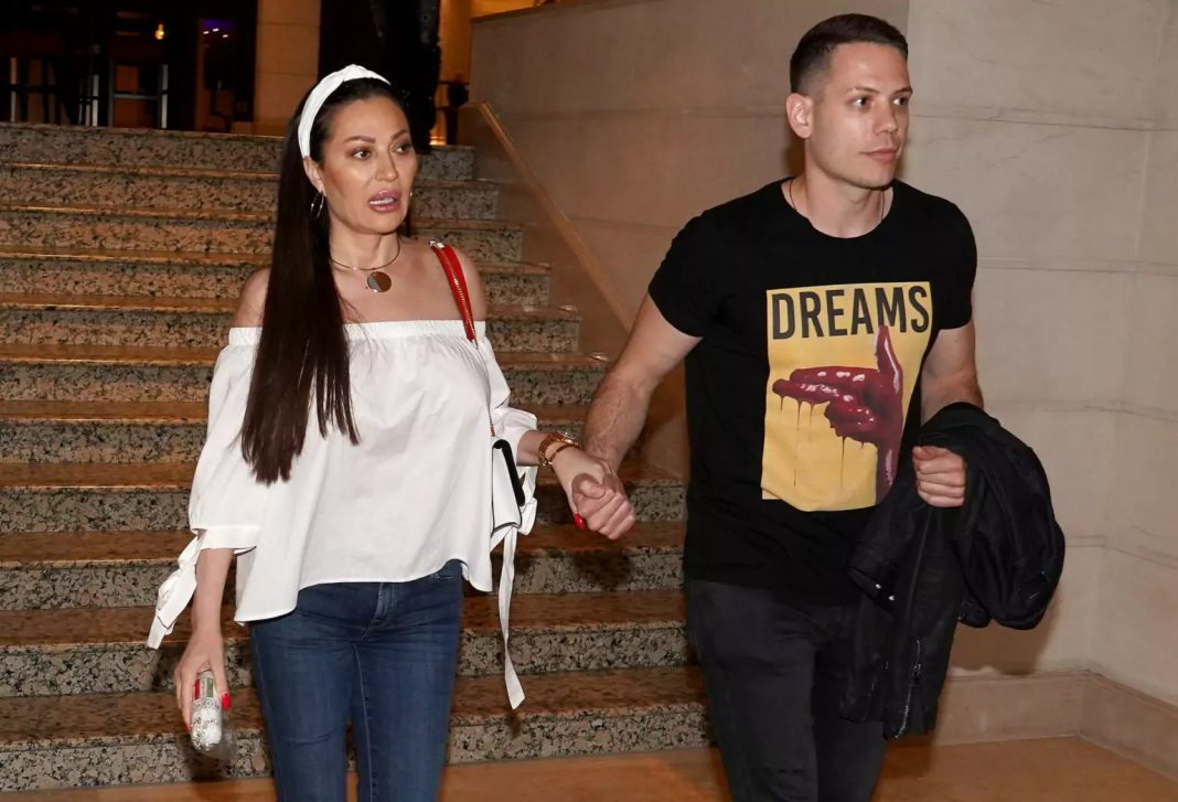 NAŠAO SE NA STUBU SRAMA: Ruka u ruci ,ponovo? - featured image