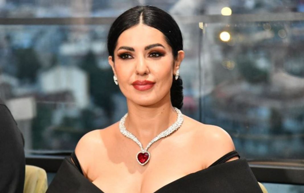 Ovako Tanja Savić izgleda u kupaćem kostimu: Šta joj je sa maČkice? Ljubicaste boje, dIake do koljena, sve ispalo odvratno… (Foto) - featured image