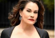 Uhvatila sam sina kako me potajno gleda dok se tuširam – a zatim sam odlučila da mu dam što traži…… Uhvatila sam sina kako me potajno gleda dok se tuširam – a zatim sam odlučila da mu dam što traži…… - featured image