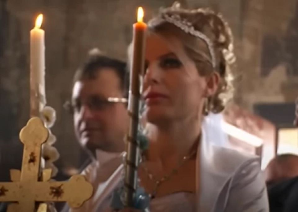 Dva brata Srbina oženili Albanke pa ih okitili zlatom: Svekrva se kune u njih, šta im oči zažele – ona im to kupuje - featured image Dva brata Srbina oženili Albanke pa ih okitili zlatom: Svekrva se kune u njih, šta im oči zažele – ona im to kupuje - featured image