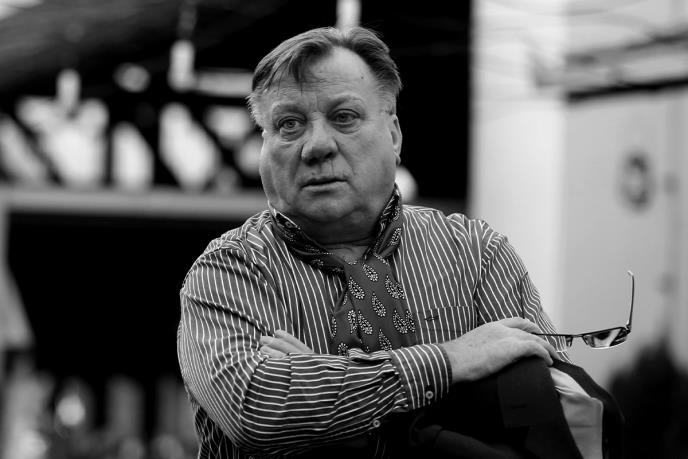 “SRAMOTA”! OTIŠAO NA GR0B HALIDA BEŠLIĆA, PA POTEZOM ZGROZIO SVE ODREDA, čupao i palio, uznemirujuće scene - featured image “SRAMOTA”! OTIŠAO NA GR0B HALIDA BEŠLIĆA, PA POTEZOM ZGROZIO SVE ODREDA, čupao i palio, uznemirujuće scene - featured image