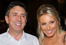 SLAVLJE KOD DAJANE PAUNOVIĆ I ŽIKE JAKŠIĆA: Voditeljka se oglasila i podelila sliku iz porodičnog doma: Ne krije sreću, prin0va SLAVLJE KOD DAJANE PAUNOVIĆ I ŽIKE JAKŠIĆA: Voditeljka se oglasila i podelila sliku iz porodičnog doma: Ne krije sreću, prin0va - featured image