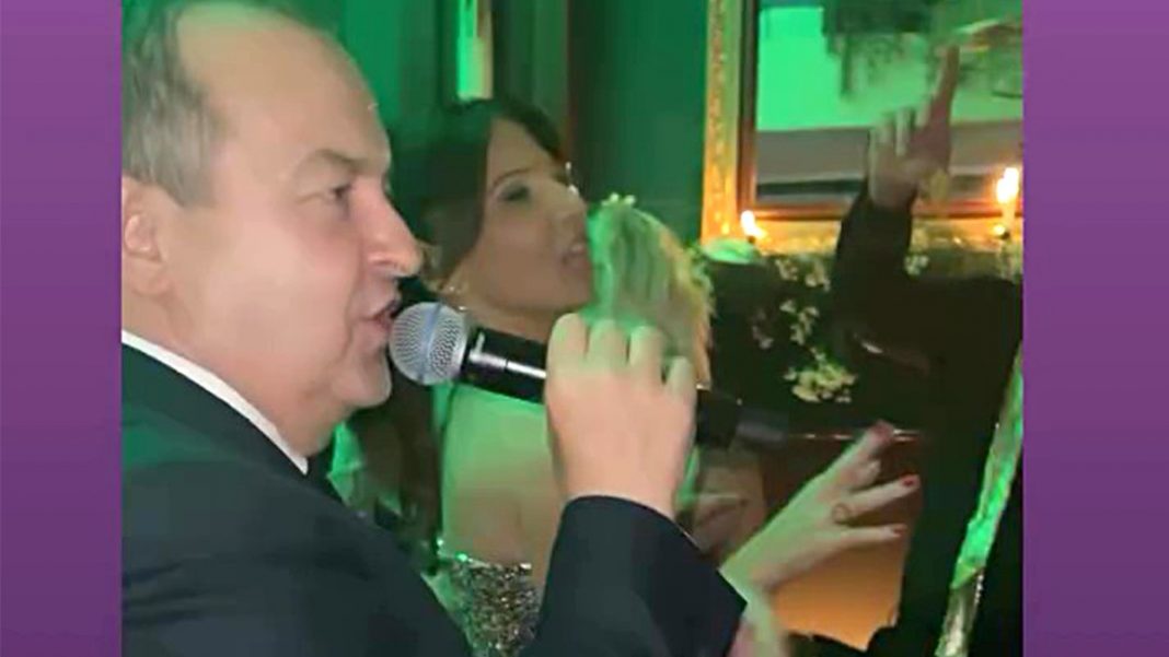 SANJA MARINKOVIĆ OBJAVILA SNIMAK SA IVICOM DAČIĆEM u znak sjećanja: Bio je veseljak, sve se desiIo iznenada.. - featured image SANJA MARINKOVIĆ OBJAVILA SNIMAK SA IVICOM DAČIĆEM u znak sjećanja: Bio je veseljak, sve se desiIo iznenada.. - featured image