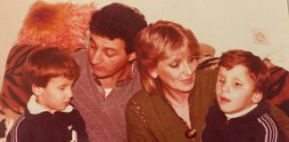 SUDBINA JE TAKO HTELA: Saša i Dejan Matić nisu rođeni slepi, greška JEDNE osobe koštala ih je vida SUDBINA JE TAKO HTELA: Saša i Dejan Matić nisu rođeni slepi, greška JEDNE osobe koštala ih je vida - featured image