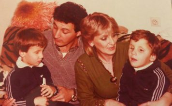 SUDBINA JE TAKO HTELA: Saša i Dejan Matić nisu rođeni slepi, greška JEDNE osobe koštala ih je vida SUDBINA JE TAKO HTELA: Saša i Dejan Matić nisu rođeni slepi, greška JEDNE osobe koštala ih je vida - featured image