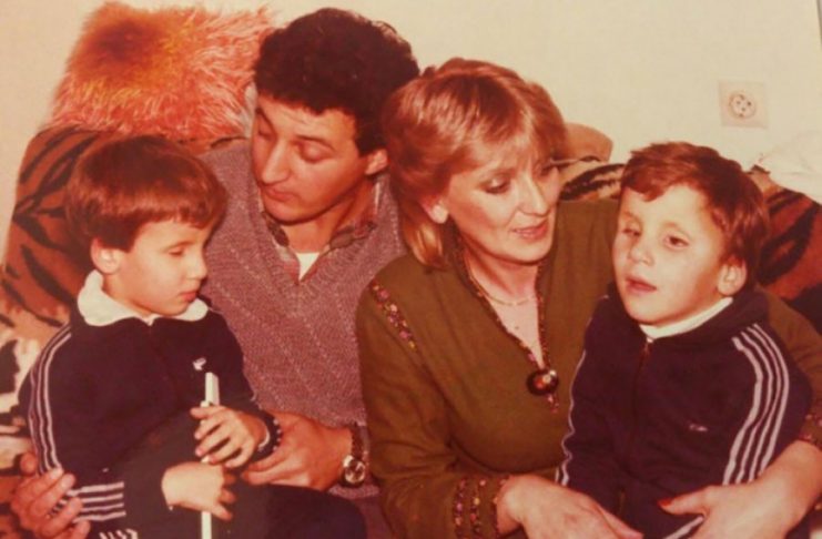 SUDBINA JE TAKO HTELA: Saša i Dejan Matić nisu rođeni slepi, greška JEDNE osobe koštala ih je vida SUDBINA JE TAKO HTELA: Saša i Dejan Matić nisu rođeni slepi, greška JEDNE osobe koštala ih je vida - featured image