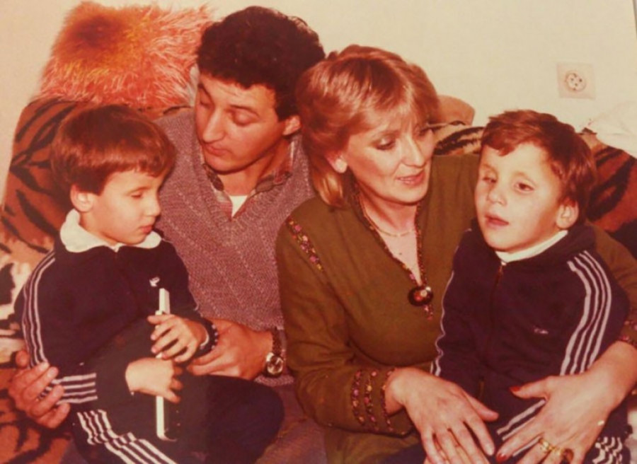 SUDBINA JE TAKO HTELA: Saša i Dejan Matić nisu rođeni slepi, greška JEDNE osobe koštala ih je vida - featured image SUDBINA JE TAKO HTELA: Saša i Dejan Matić nisu rođeni slepi, greška JEDNE osobe koštala ih je vida - featured image