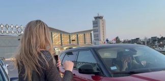 Ovo je zgodni partner Rade Manojlović: Došao po nju u skupocjenoj mašini, pjevačica puca od sreće, svi ga znate i on ima ženu i djecu? Ovo je zgodni partner Rade Manojlović: Došao po nju u skupocjenoj mašini, pjevačica puca od sreće, svi ga znate i on ima ženu i djecu? - featured image