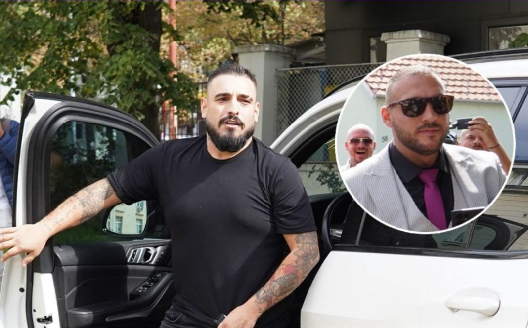 Hitna pomoć ispred kuće Darka Lazića, majka se bori za dah: Muk u Brestaču nakon stravične nesreće u kojoj je poginuo brat pjevača, napušta ga i ona? - featured image