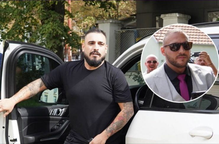 Hitna pomoć ispred kuće Darka Lazića, majka se bori za dah: Muk u Brestaču nakon stravične nesreće u kojoj je poginuo brat pjevača, napušta ga i ona? Hitna pomoć ispred kuće Darka Lazića, majka se bori za dah: Muk u Brestaču nakon stravične nesreće u kojoj je poginuo brat pjevača, napušta ga i ona? - featured image