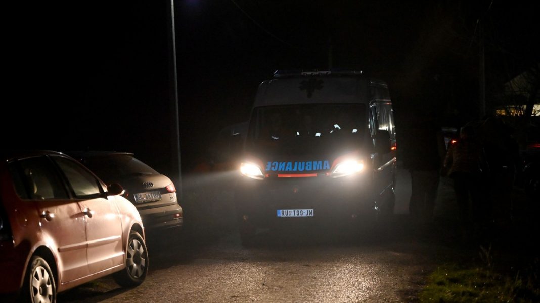 HITNA POMOĆ ISPRED KUĆE DARKA LAZIĆA: Potresne scene u Brestaču nakon tragične smrti njegovog brata, izgubili smo i njega? - featured image