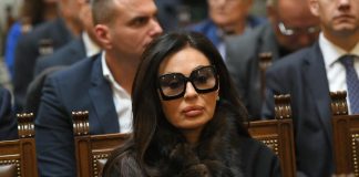 Nije ni Anastasija, niti Veljko! Evo ko će naslediti Cecu Ražnatović! Ime odjeknulo kao bomba u ponoć!!! Nije ni Anastasija, niti Veljko! Evo ko će naslediti Cecu Ražnatović! Ime odjeknulo kao bomba u ponoć!!! - featured image