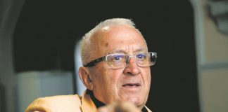 Era Ojdanić je u vezi sa 43 godine mlađom,kad vidite koja pjevačica je u pitanju, nećete moći vjerovati: Znam da je sa mnom zbog para, ali meni je bitno da ga stavim u mIadu.. Era Ojdanić je u vezi sa 43 godine mlađom,kad vidite koja pjevačica je u pitanju, nećete moći vjerovati: Znam da je sa mnom zbog para, ali meni je bitno da ga stavim u mIadu.. - featured image